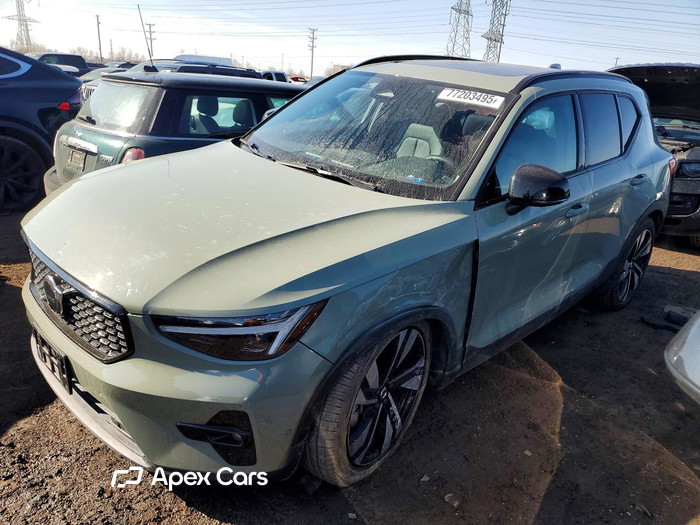 2025 Volvo XC40 - Image 1 of 5