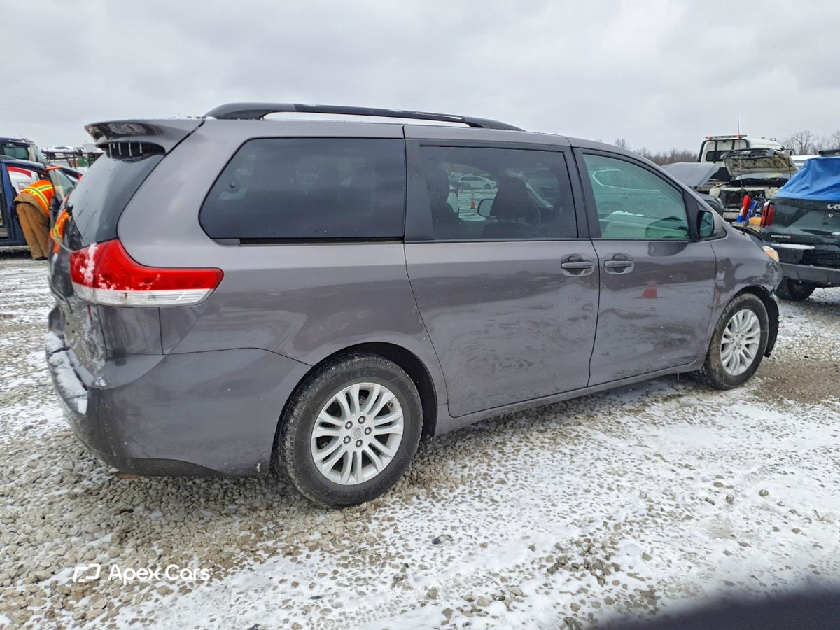 Toyota Sienna 2013
