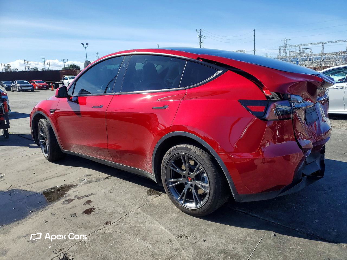 Tesla Model Y 2024
