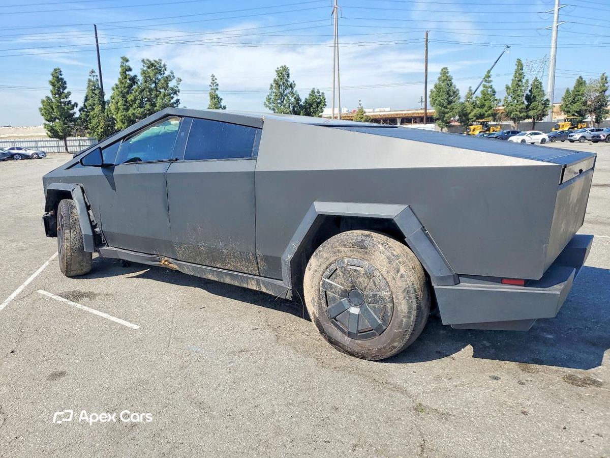 Tesla Cybertruck 2025