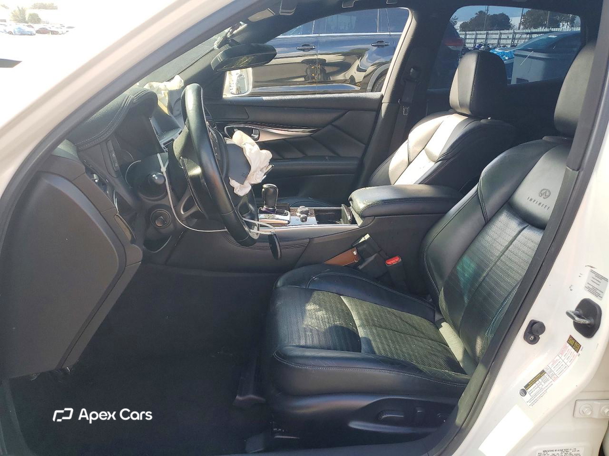Infiniti M 2013
