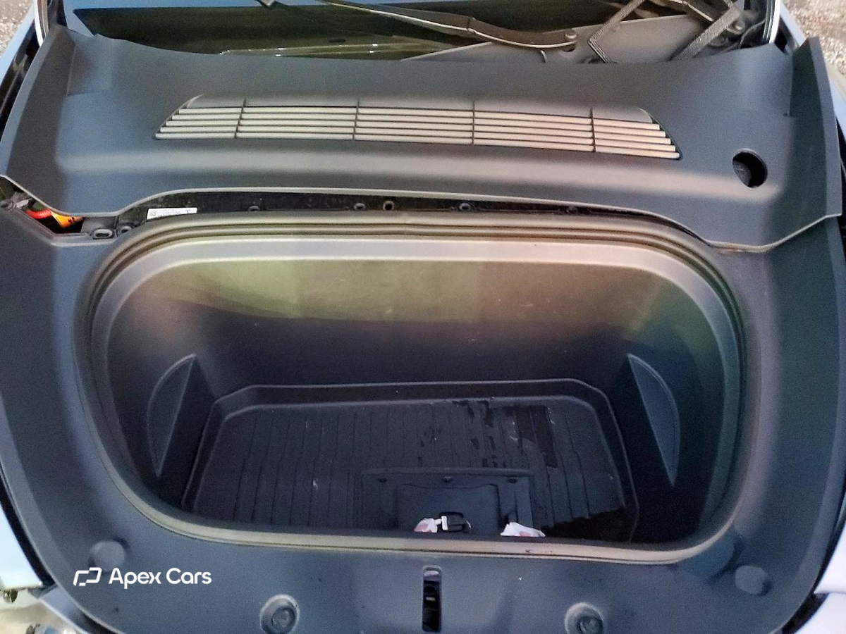 Tesla Model Y 2025