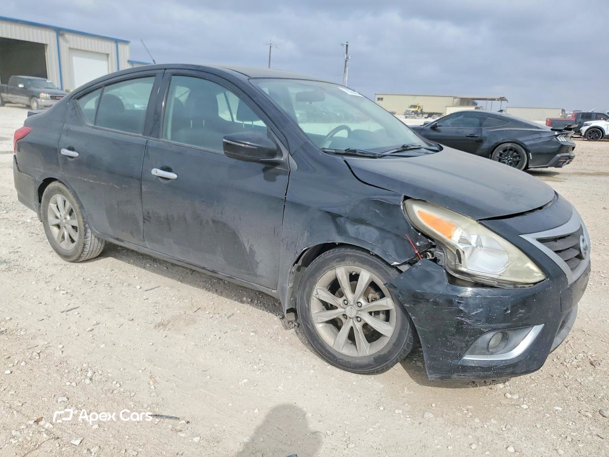 Nissan Versa 2015