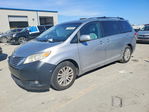 Toyota Sienna 2011