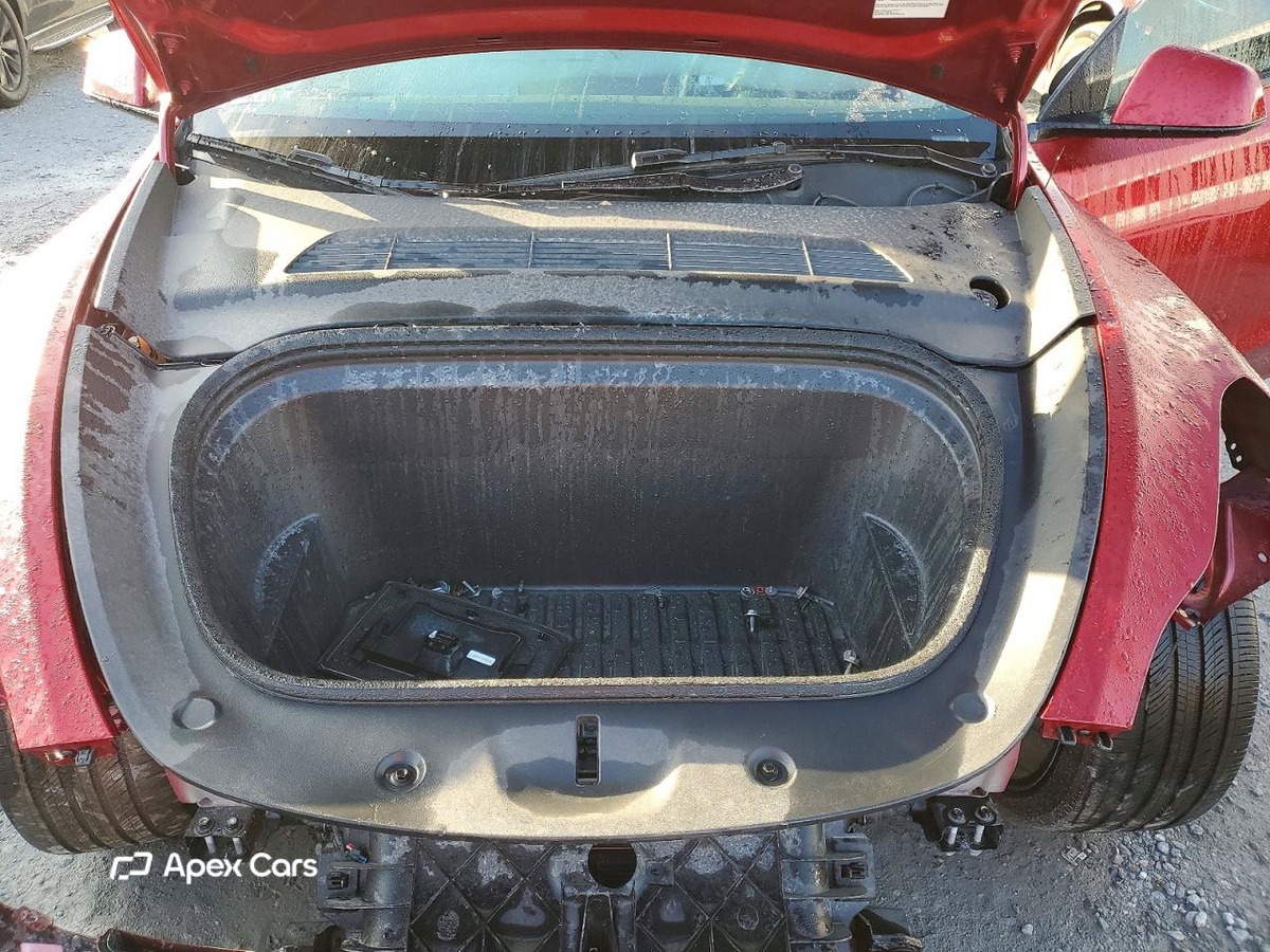 Tesla Model Y 2025