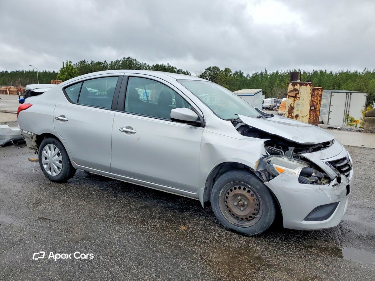 Nissan Versa 2015