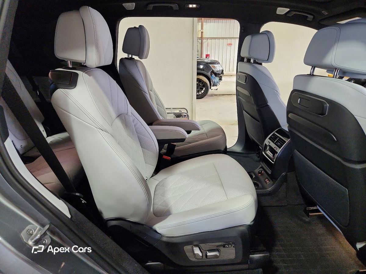 BMW X7 2025