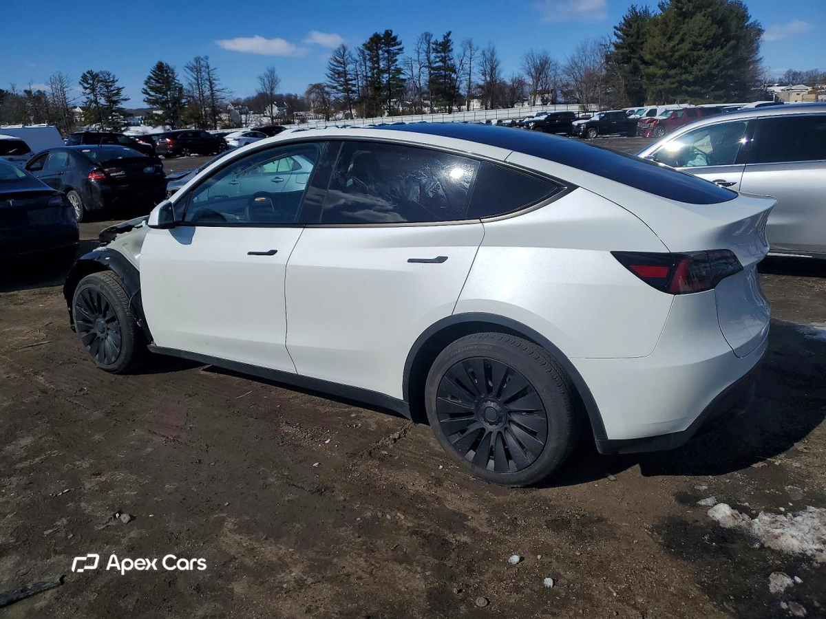 Tesla Model Y 2025