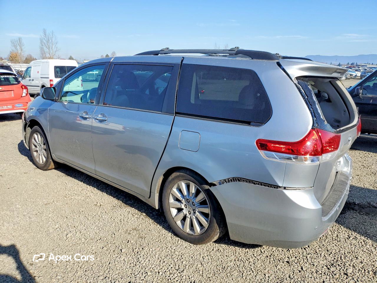 Toyota Sienna 2013