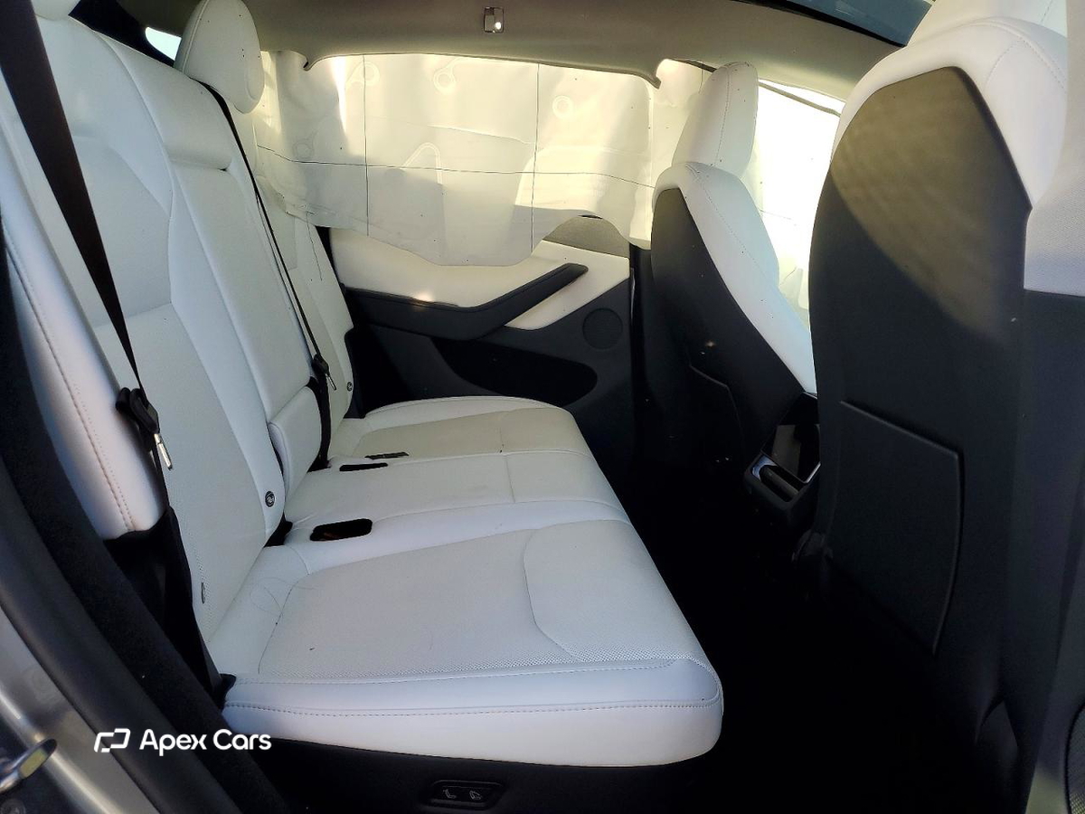 Tesla Model Y 2026