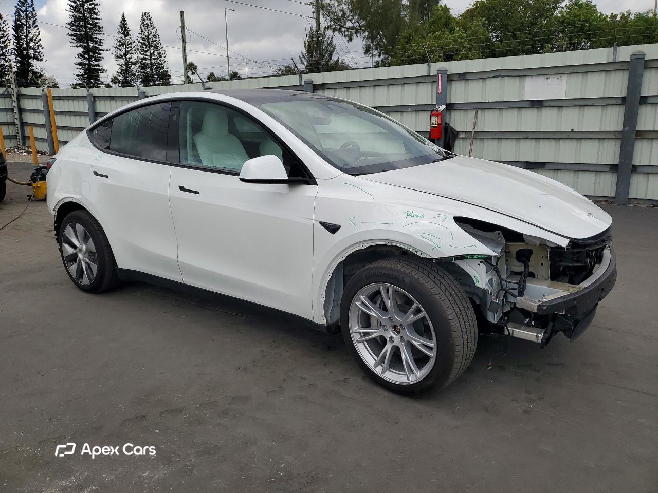 Tesla Model Y 2024
