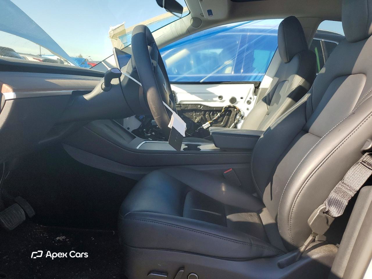 Tesla Model Y 2025