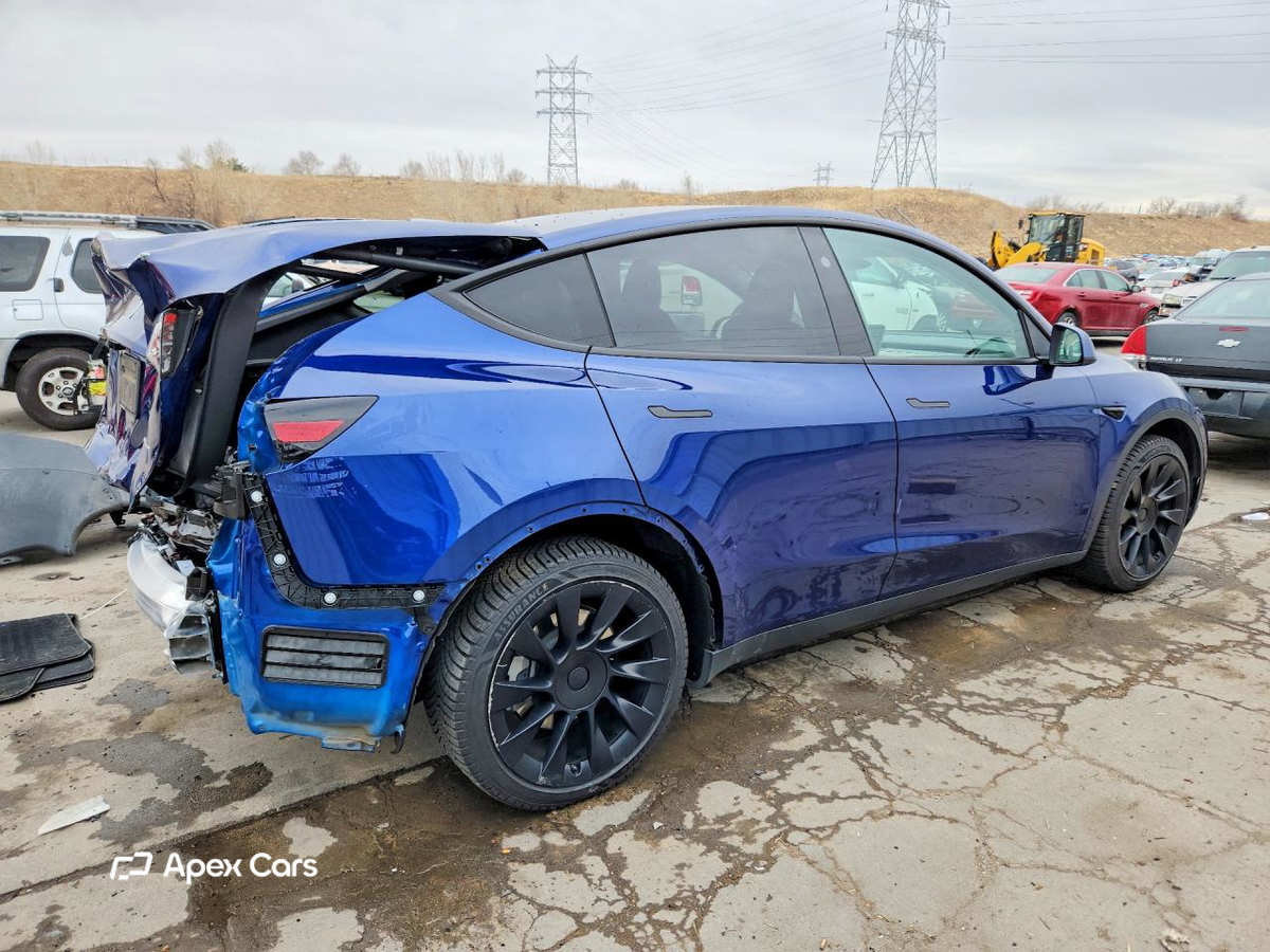 Tesla Model Y 2024