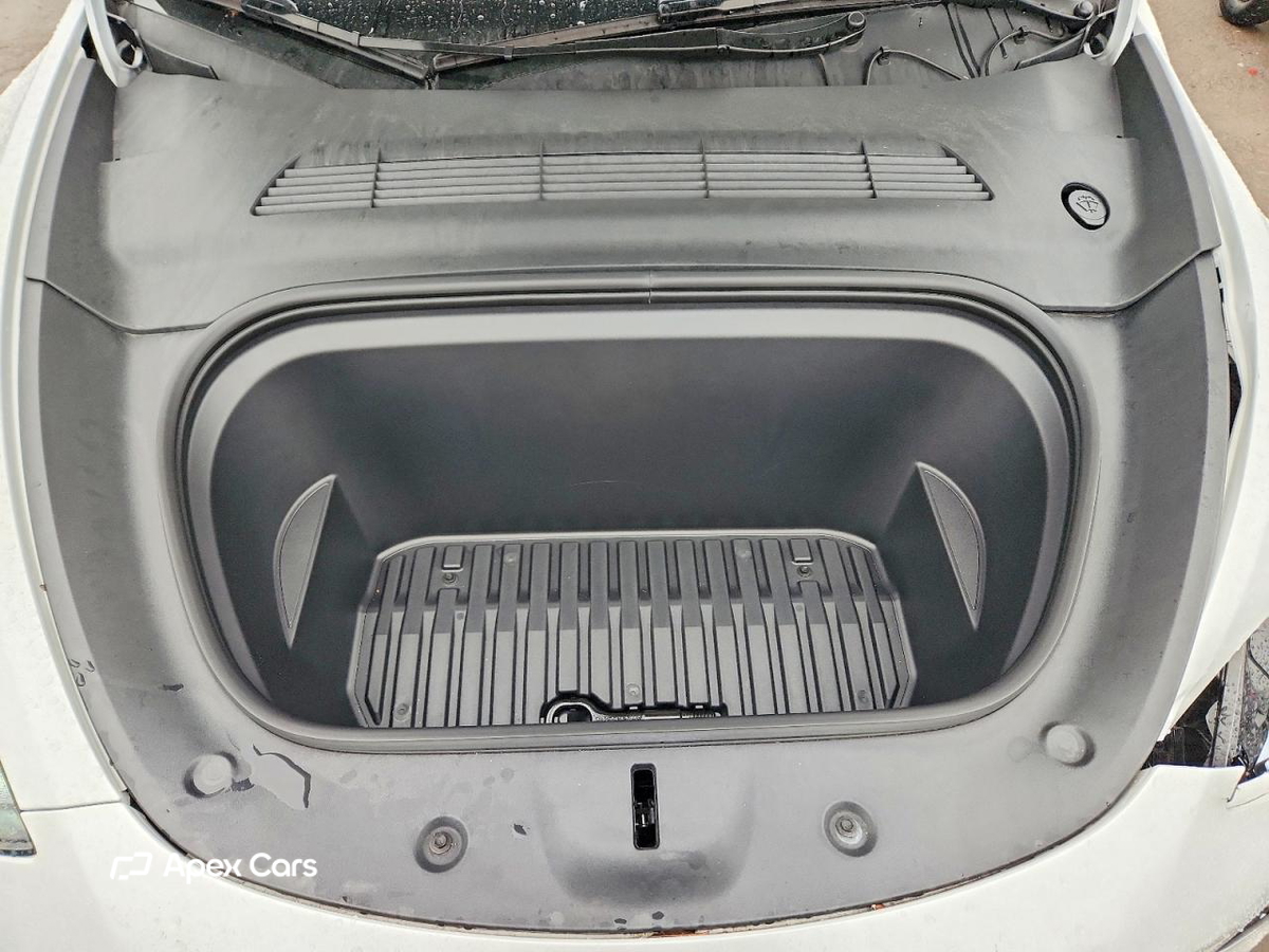 Tesla Model Y 2025