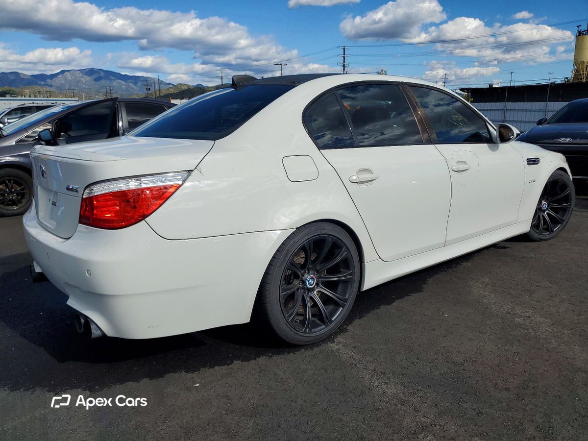 BMW M5 2010