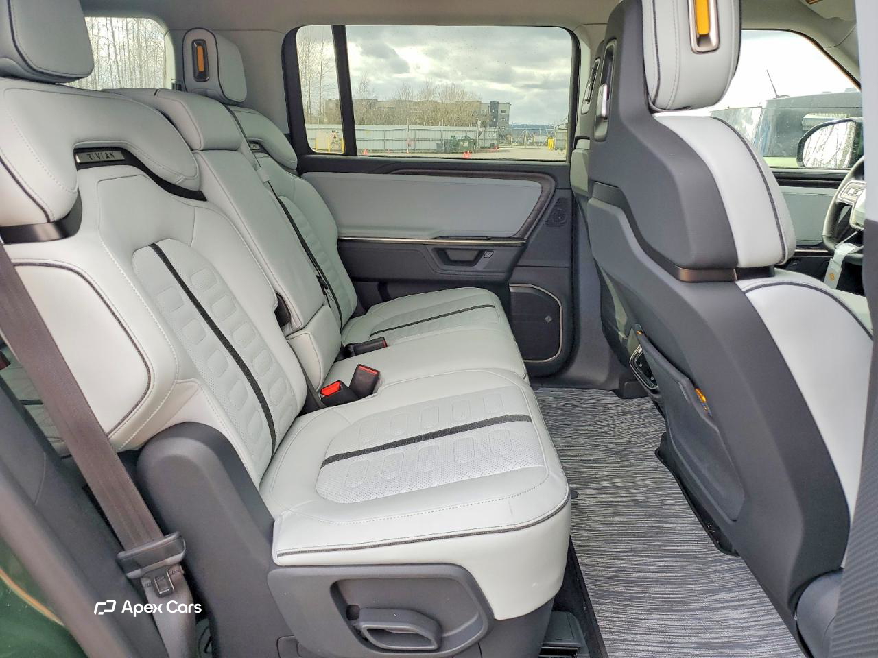 Rivian R1S 2025