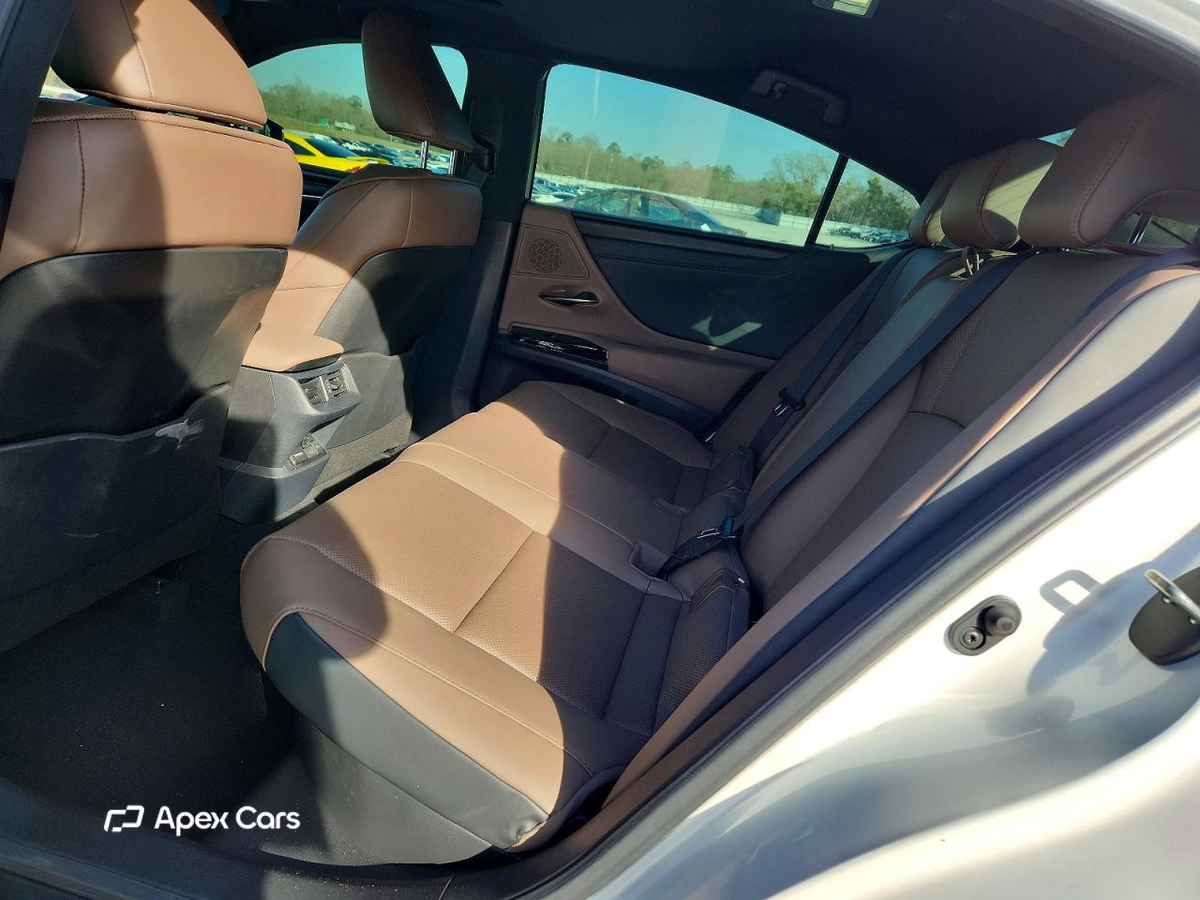 Lexus ES 2025