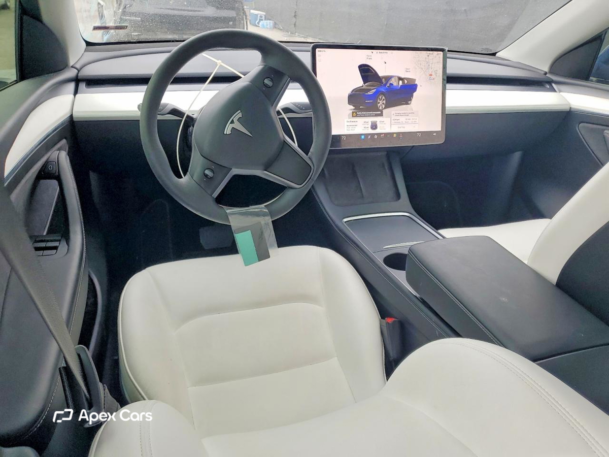 Tesla Model Y 2024
