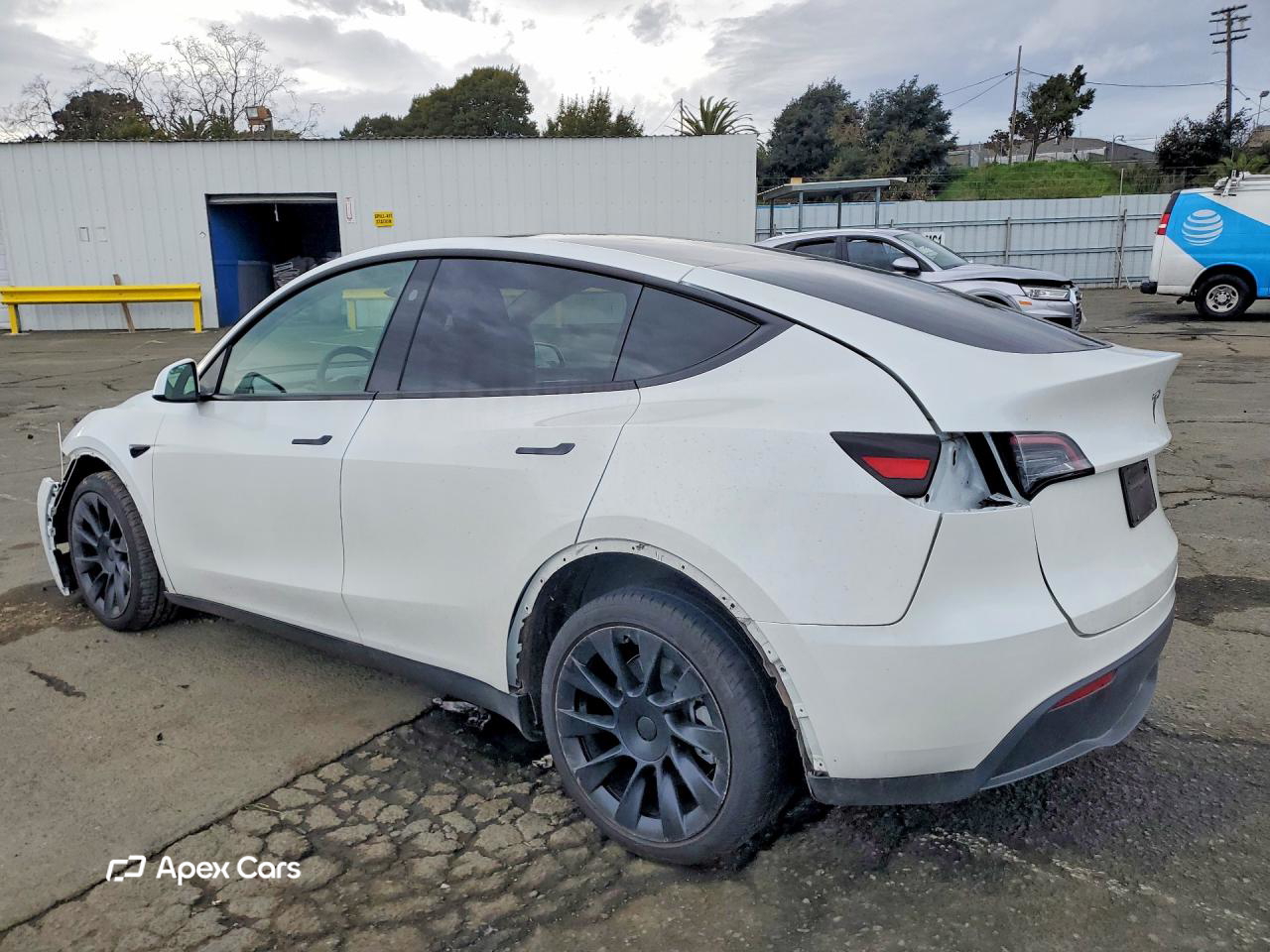 Tesla Model Y 2025