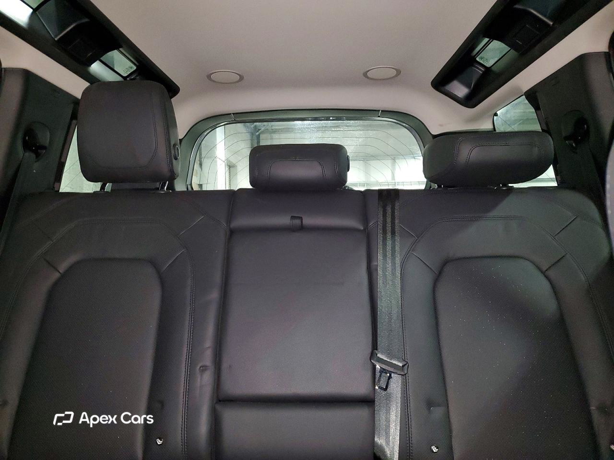 Land Rover Defender 2023