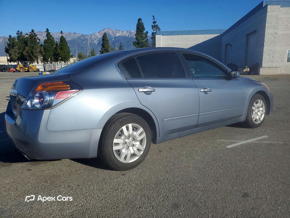 Nissan Altima 2010
