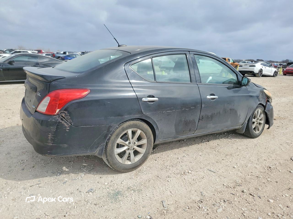Nissan Versa 2015