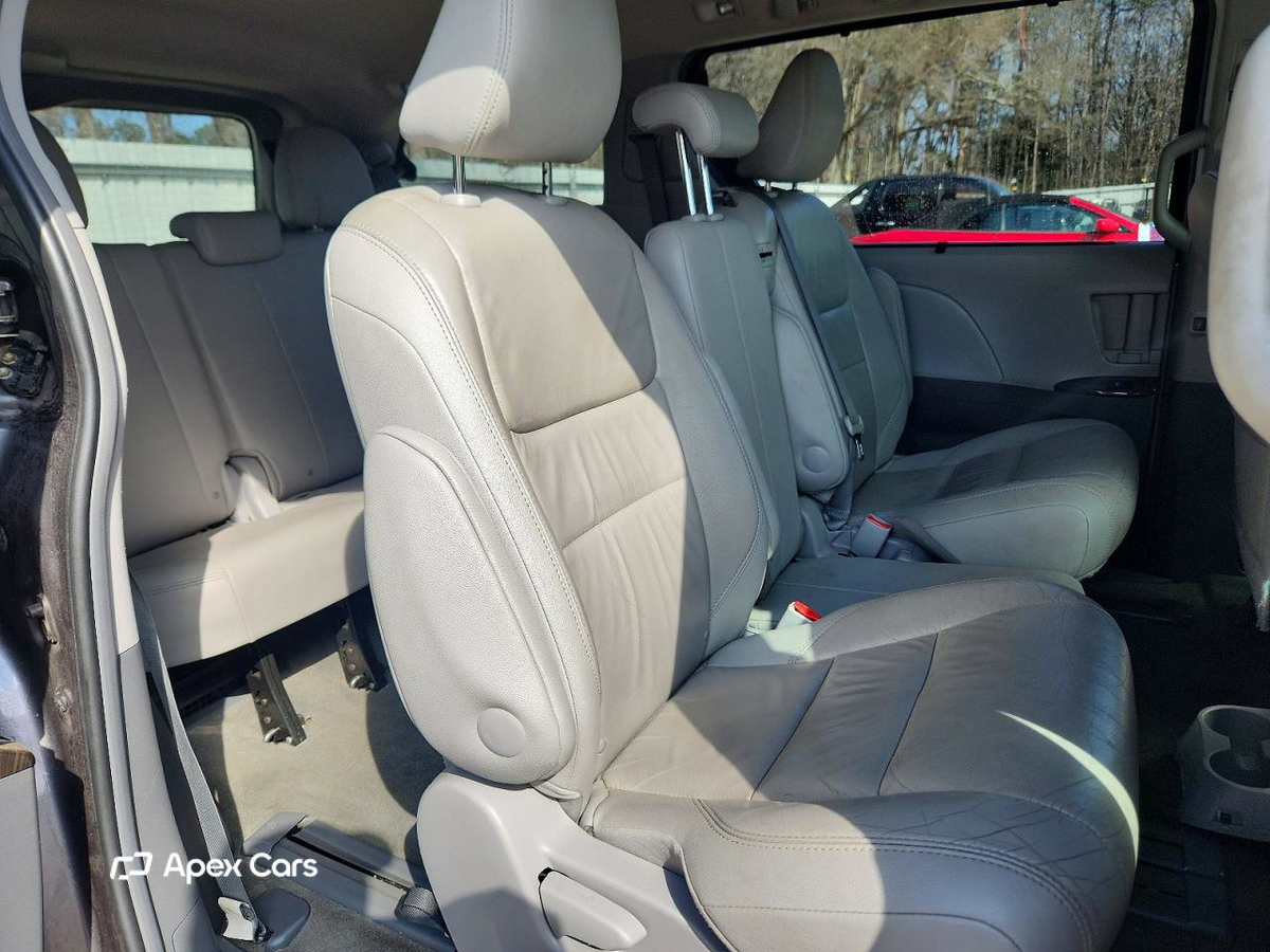 Toyota Sienna 2015