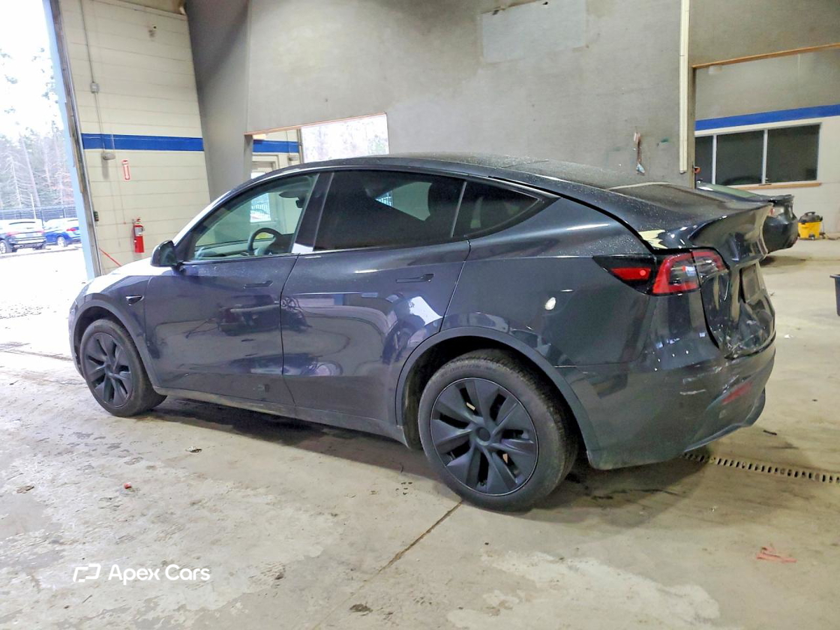 Tesla Model Y 2025