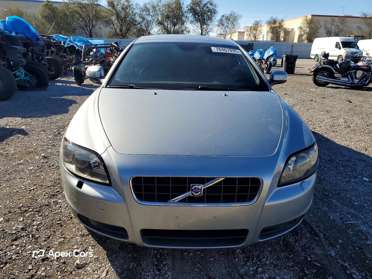 Volvo C70 2010