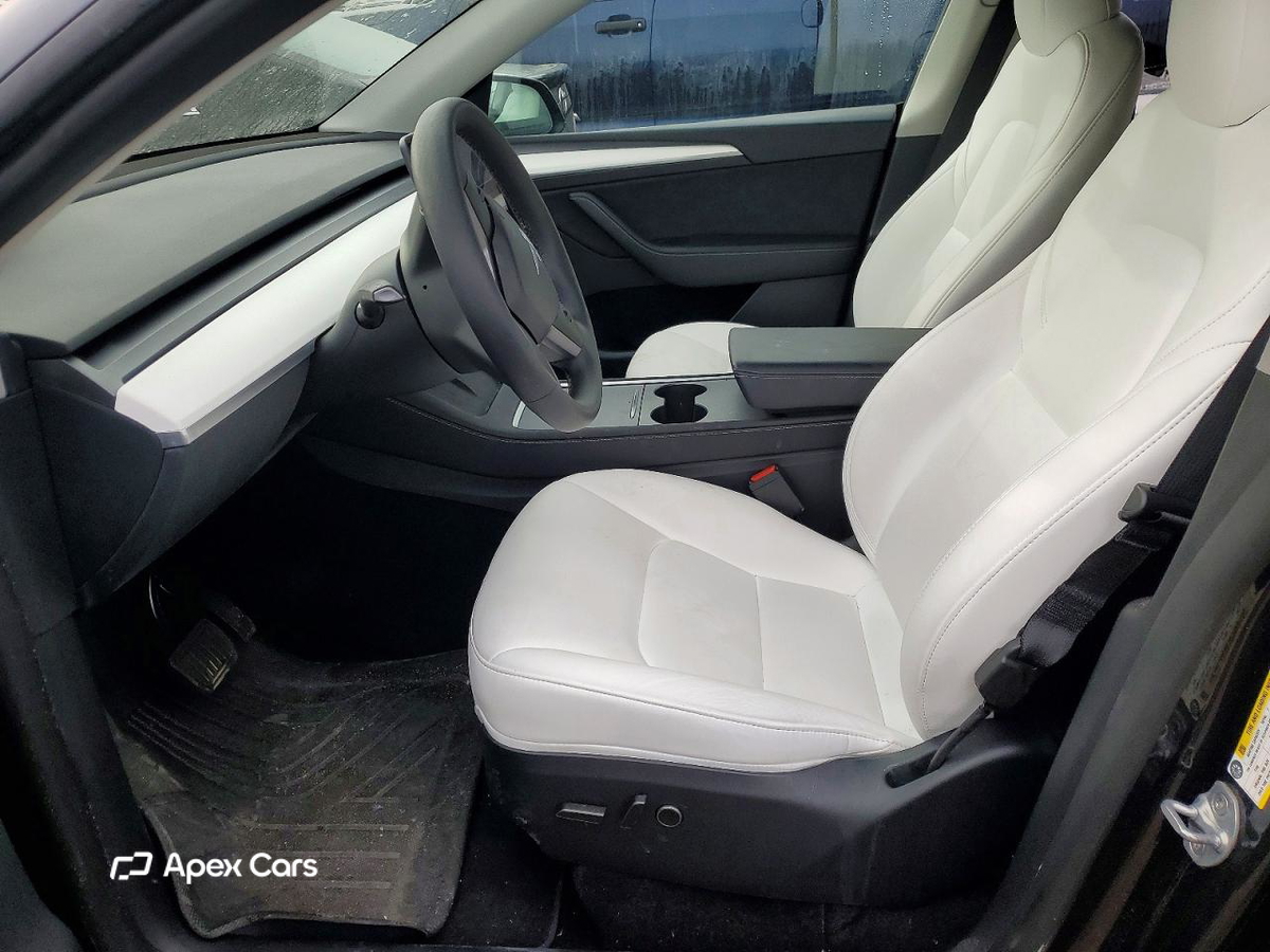 Tesla Model Y 2025