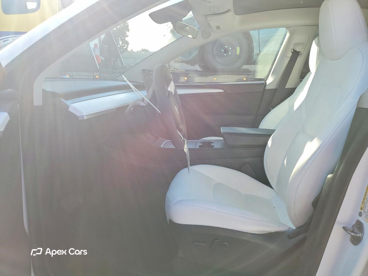 Tesla Model Y 2024
