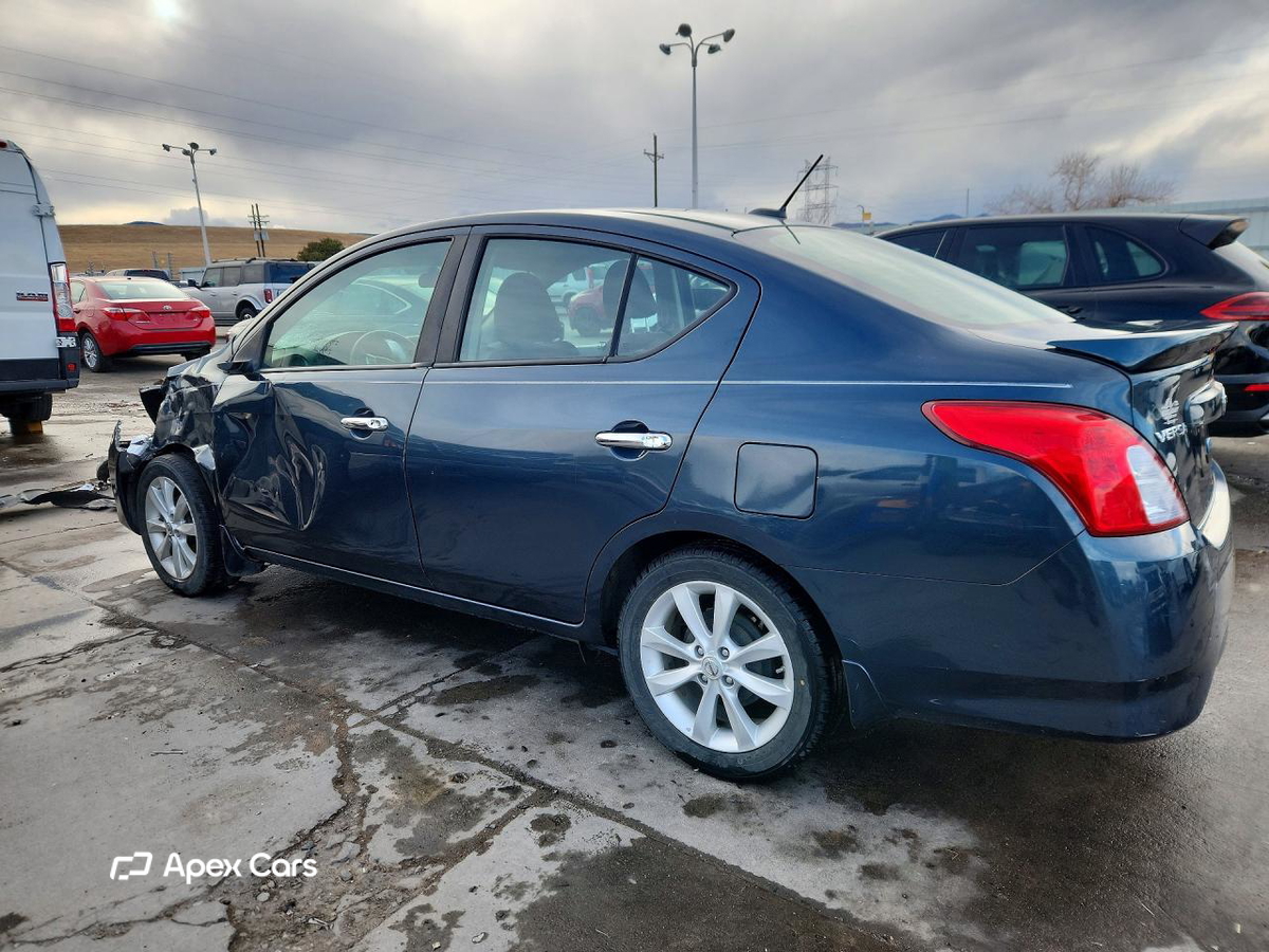 Nissan Versa 2015