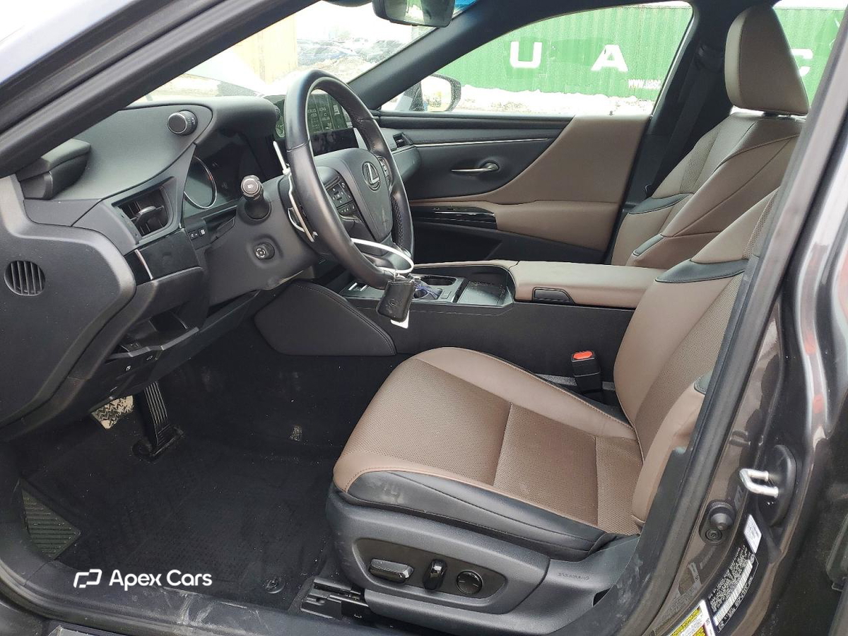 Lexus ES 2025