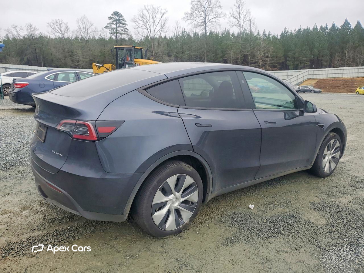 Tesla Model Y 2024