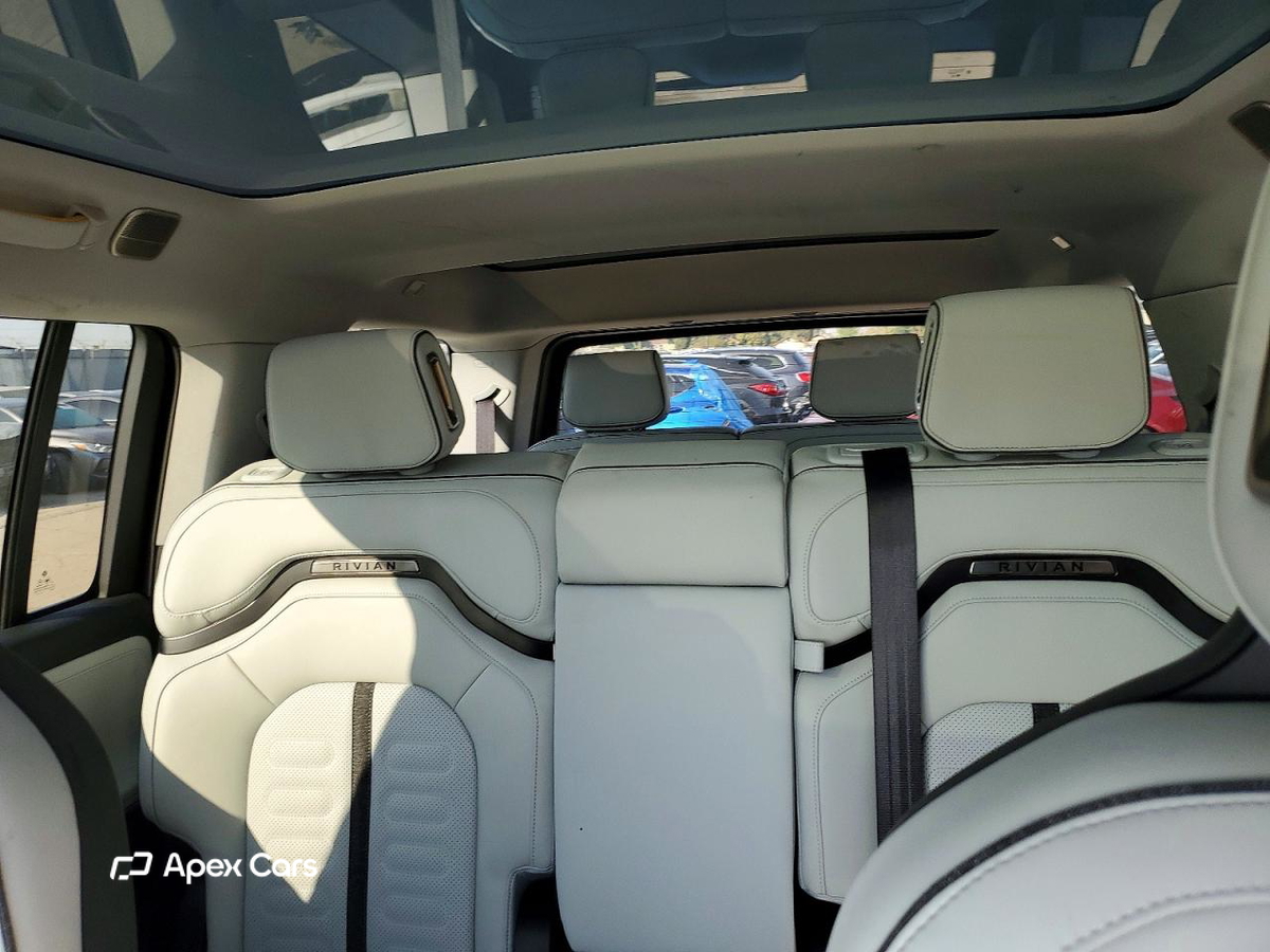 Rivian R1S 2025