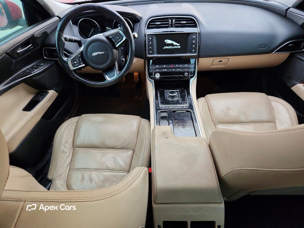 Jaguar XE 2018