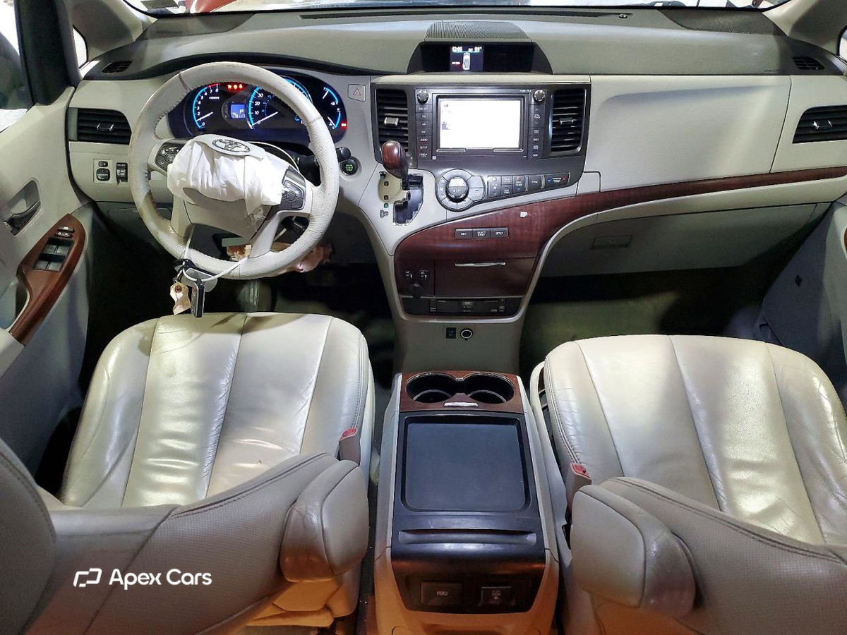 Toyota Sienna 2011