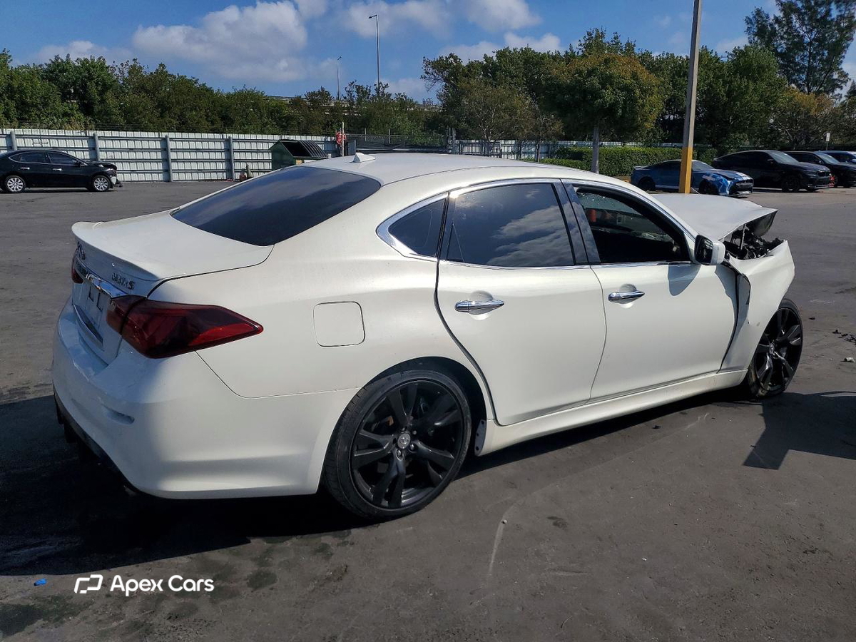 Infiniti M 2013