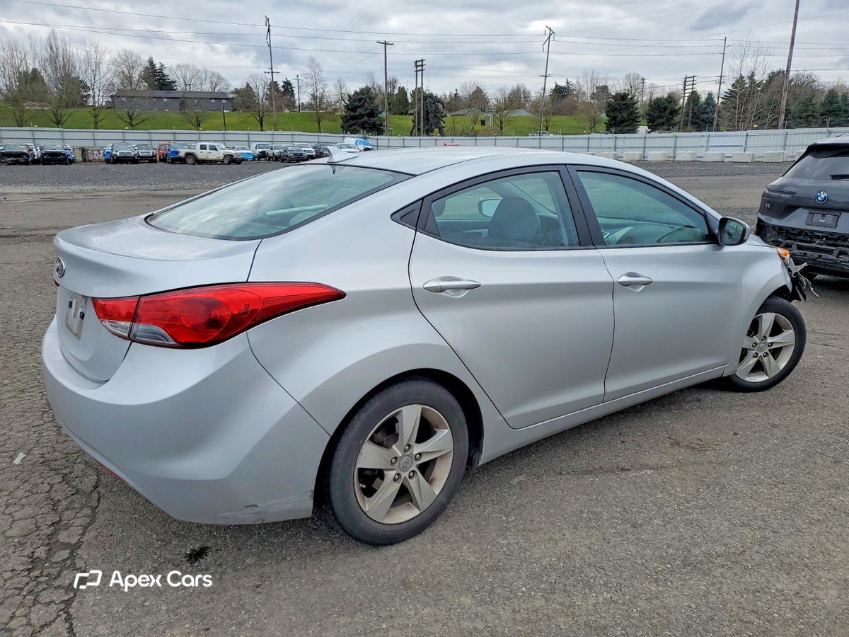 Hyundai Elantra 2012