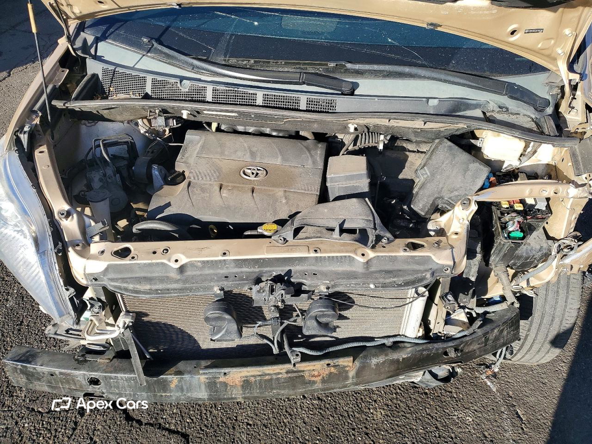 Toyota Sienna 2011