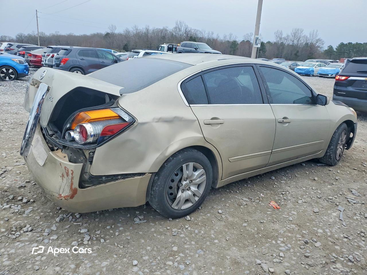 Nissan Altima 2010