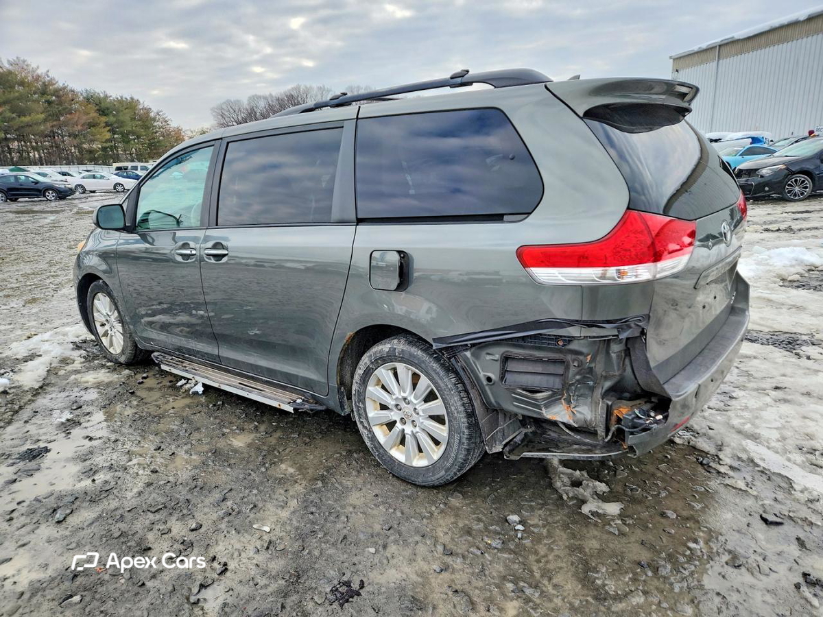 Toyota Sienna 2011