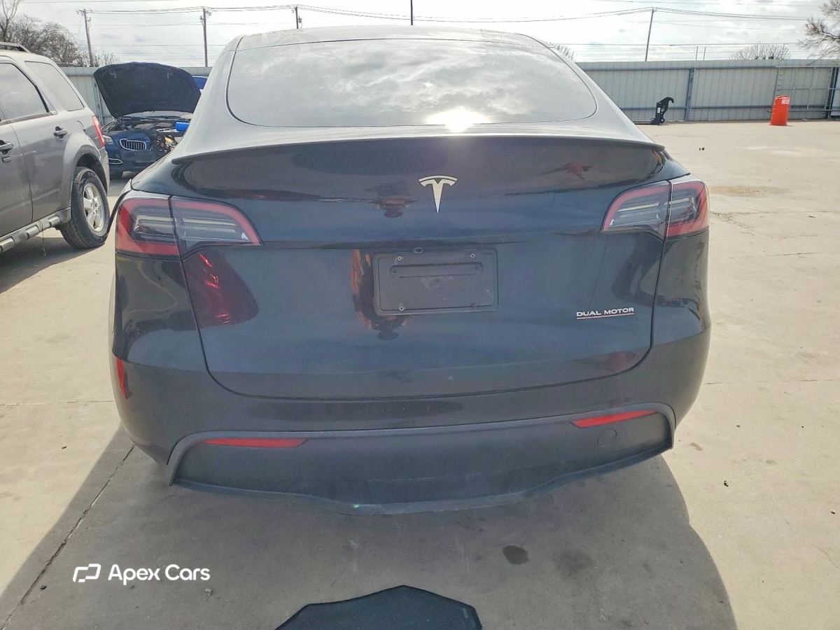 Tesla Model Y 2025