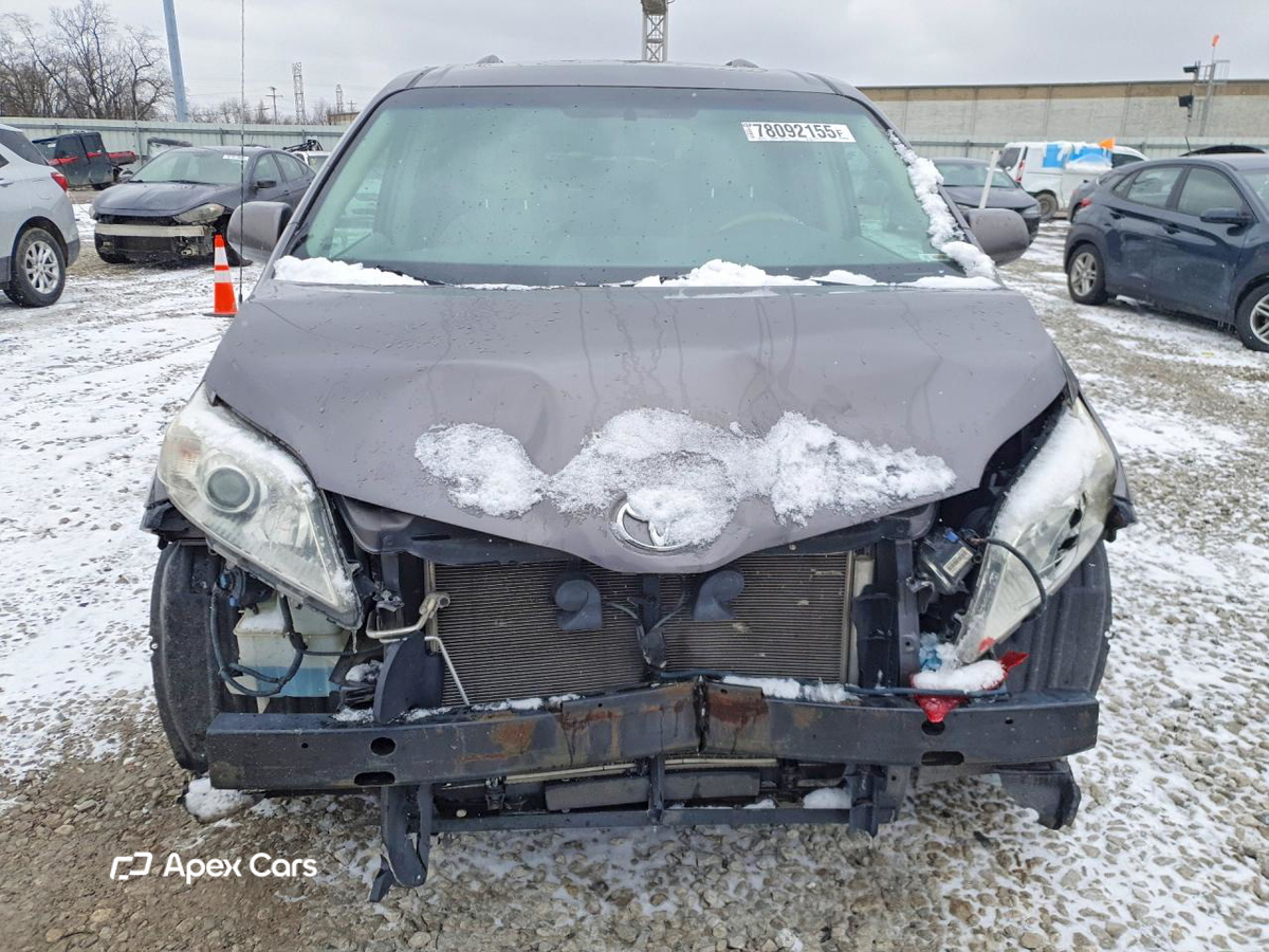 Toyota Sienna 2013
