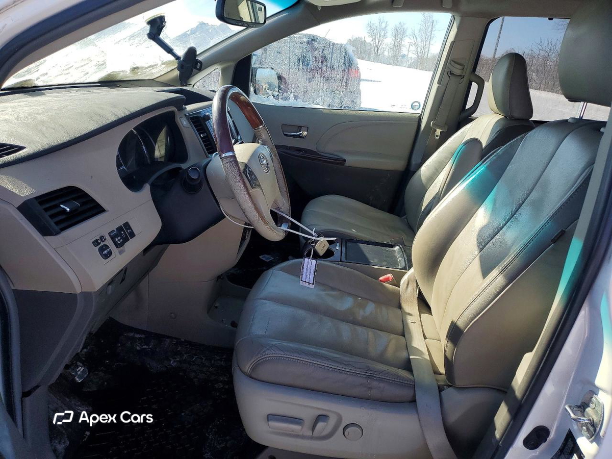 Toyota Sienna 2011