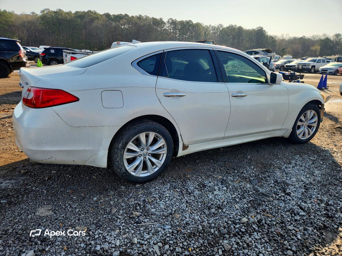 Infiniti M 2011