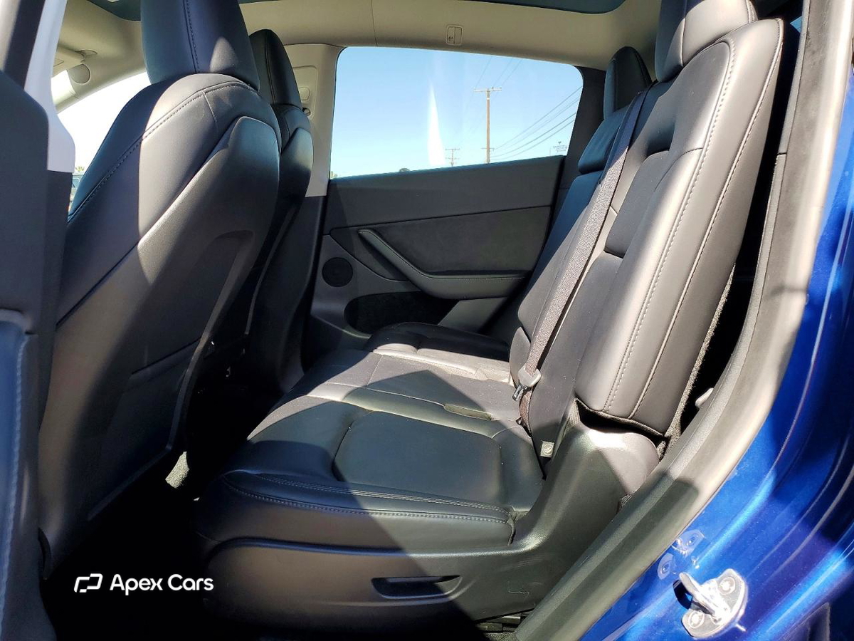 Tesla Model Y 2025