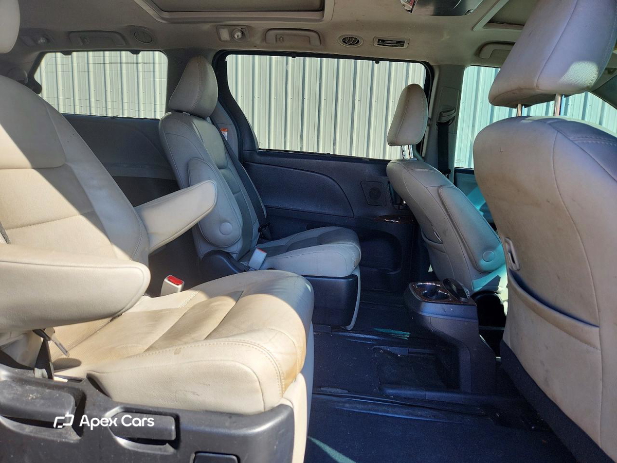 Toyota Sienna 2015