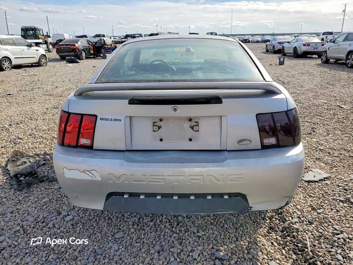 Ford Mustang 2000