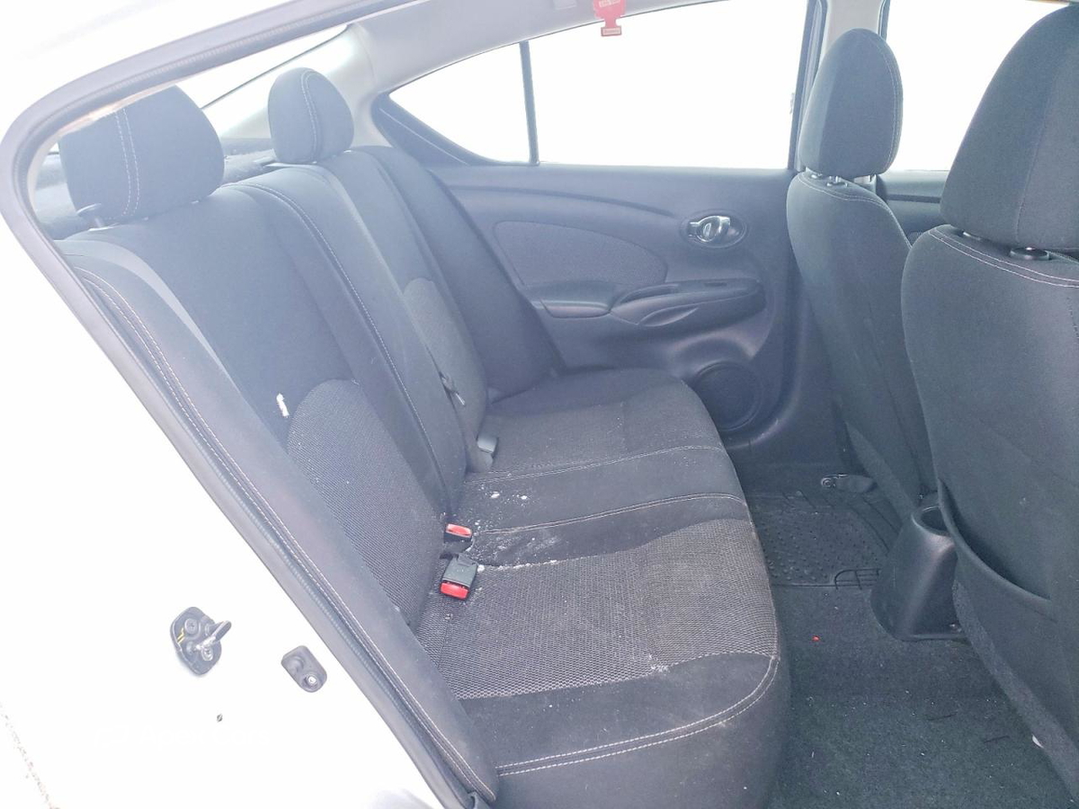 Nissan Versa 2015